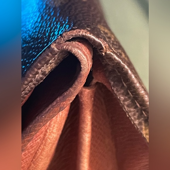 1991 Louis Vuitton Elise wallet - Picture 7 of 12